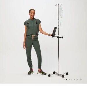 FIGS Jogger Scrub Set